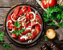 Салат с помидорами